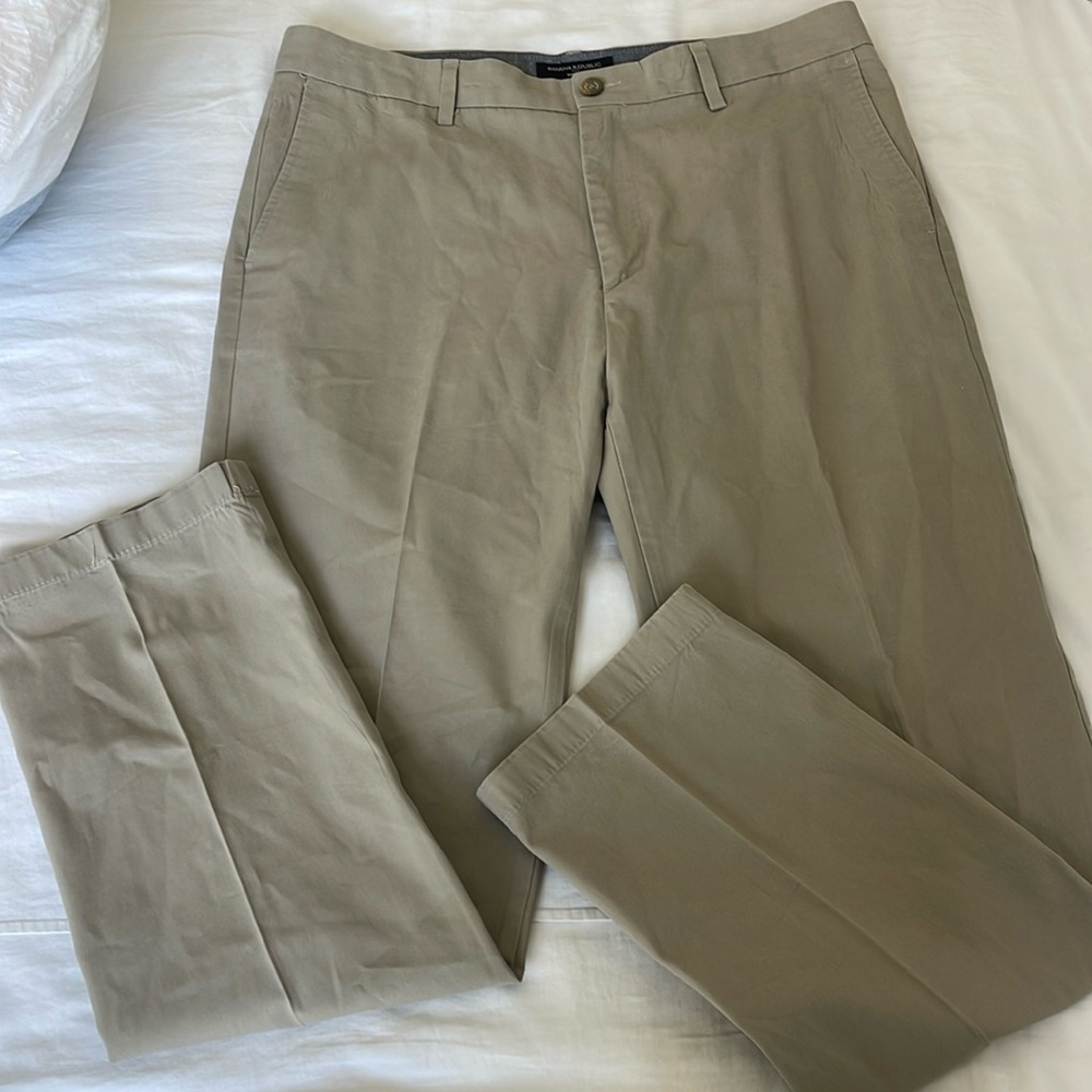 Banana republic men’s khaki chino pants